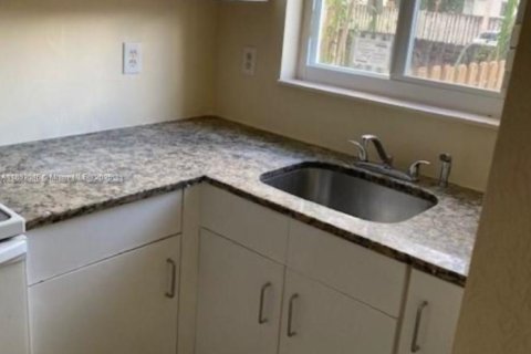 Touwnhouse à Miami, Floride 3 chambres, 106.84 m2 № 2039740