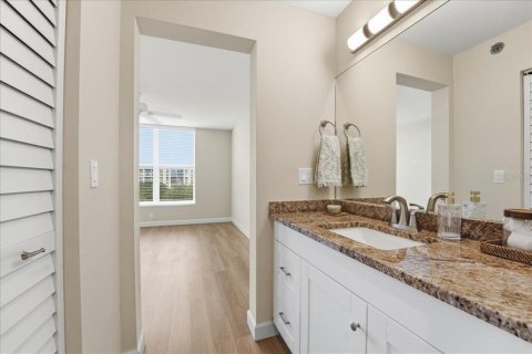 Condo in Bradenton, Florida, 2 bedrooms  № 2148190 - photo 16