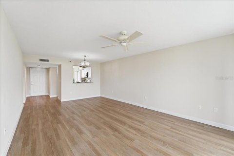 Condo in Bradenton, Florida, 2 bedrooms  № 2148190 - photo 9
