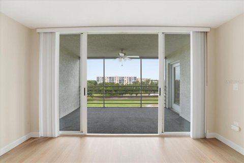 Condo in Bradenton, Florida, 2 bedrooms  № 2148190 - photo 23