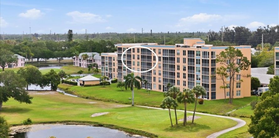 Condo in Bradenton, Florida, 2 bedrooms  № 2148190