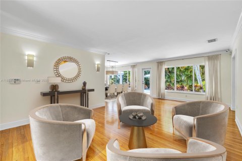 House in Coral Gables, Florida 4 bedrooms, 211.17 sq.m. № 1831102 - photo 4