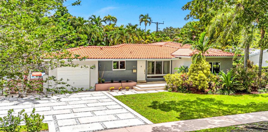 House in Coral Gables, Florida 4 bedrooms, 211.17 sq.m. № 1831102