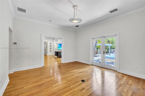 House in Coral Gables, Florida 4 bedrooms, 211.17 sq.m. № 1831102 - photo 20
