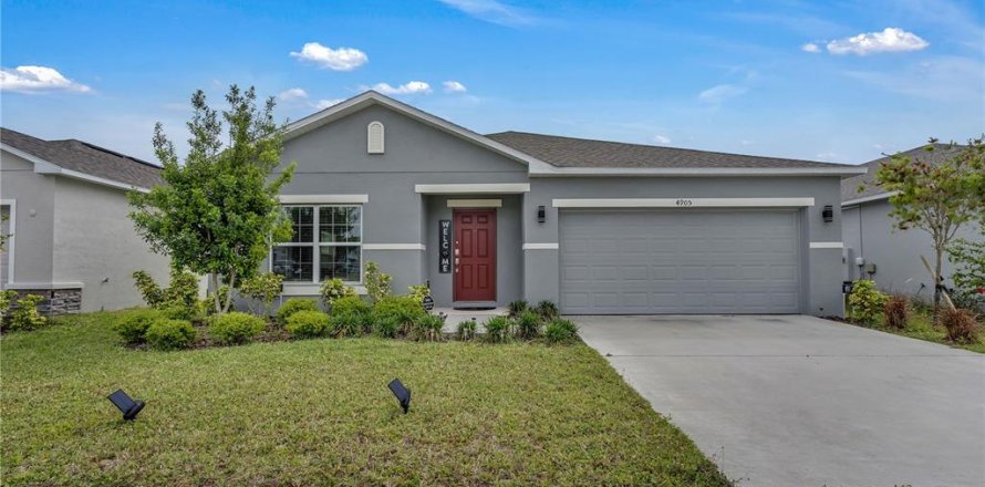 House in Davenport, Florida 4 bedrooms, 181.35 sq.m. № 1732579