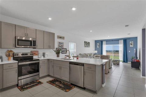House in Davenport, Florida 4 bedrooms, 181.35 sq.m. № 1732579 - photo 9