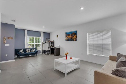 House in Davenport, Florida 4 bedrooms, 181.35 sq.m. № 1732579 - photo 8
