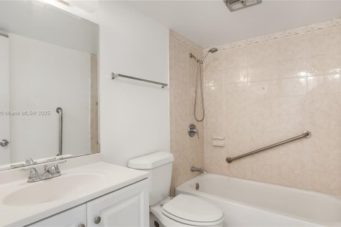 House in North Lauderdale, Florida 2 bedrooms, 89.37 sq.m. № 1739791 - photo 12