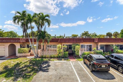 House in North Lauderdale, Florida 2 bedrooms, 89.37 sq.m. № 1739791 - photo 23