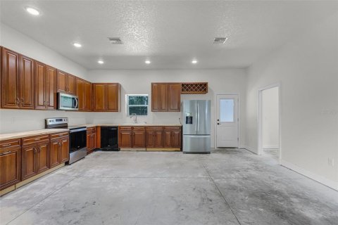 House in Tavares, Florida 2 bedrooms, 348.38 sq.m. № 1893875 - photo 10