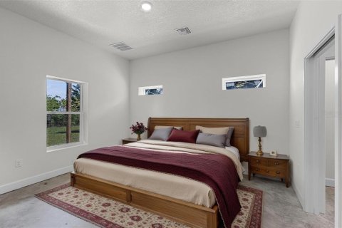 House in Tavares, Florida 2 bedrooms, 348.38 sq.m. № 1893875 - photo 12
