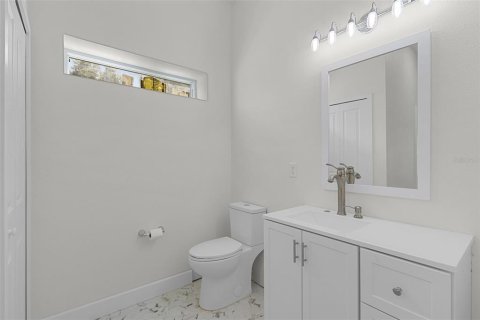 House in Tavares, Florida 2 bedrooms, 348.38 sq.m. № 1893875 - photo 14