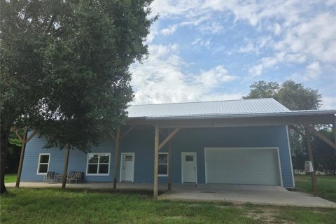 House in Tavares, Florida 2 bedrooms, 348.38 sq.m. № 1893875 - photo 1