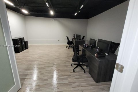 Immobilier commercial à vendre à Medley, Floride № 2077111 - photo 17