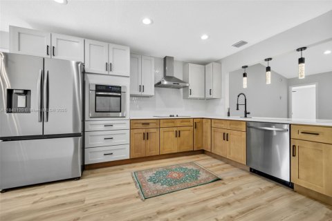 House in Greenacres, Florida 2 bedrooms, 126.07 sq.m. № 1830973 - photo 6