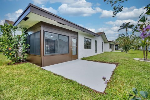 House in Greenacres, Florida 2 bedrooms, 126.07 sq.m. № 1830973 - photo 30