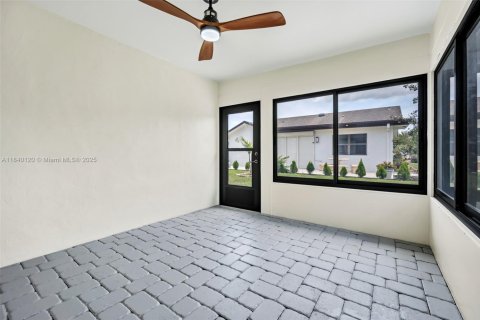 House in Greenacres, Florida 2 bedrooms, 126.07 sq.m. № 1830973 - photo 28
