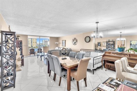 Copropriété à vendre à Hallandale Beach, Floride: 1 chambre, 120.77 m2 № 1985712 - photo 12