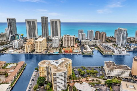 Copropriété à vendre à Hallandale Beach, Floride: 1 chambre, 120.77 m2 № 1985712 - photo 28