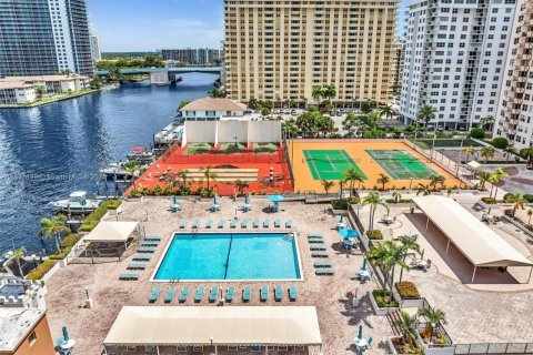 Copropriété à vendre à Hallandale Beach, Floride: 1 chambre, 120.77 m2 № 1985712 - photo 30