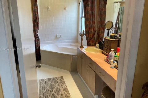 Casa en venta en Miramar, Florida, 3 dormitorios, 207.92 m2 № 1994767 - foto 29