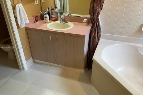 Casa en venta en Miramar, Florida, 3 dormitorios, 207.92 m2 № 1994767 - foto 27