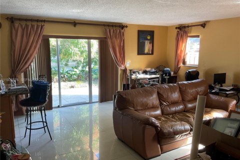 Casa en venta en Miramar, Florida, 3 dormitorios, 207.92 m2 № 1994767 - foto 15