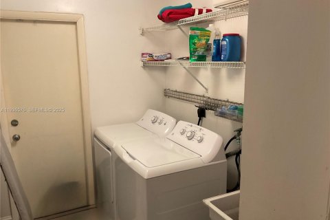 Casa en venta en Miramar, Florida, 3 dormitorios, 207.92 m2 № 1994767 - foto 30