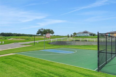 House in Lady Lake, Florida 3 bedrooms, 172.43 sq.m. № 2211346 - photo 12