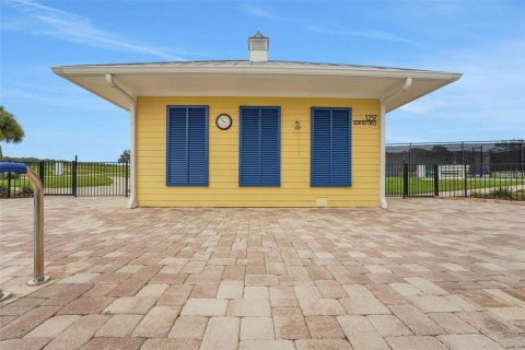 House in Lady Lake, Florida 3 bedrooms, 172.43 sq.m. № 2211346 - photo 6