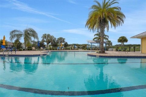 House in Lady Lake, Florida 3 bedrooms, 172.43 sq.m. № 2211346 - photo 8
