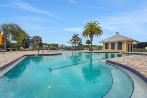 House in Lady Lake, Florida 3 bedrooms, 172.43 sq.m. № 2211346 - photo 7