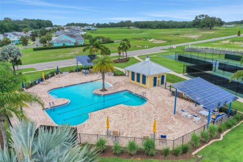 House in Lady Lake, Florida 3 bedrooms, 172.43 sq.m. № 2211346 - photo 14
