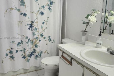 Снять в аренду кондоминиум в Хайалиа, Флорида 2 спальни, 103.96м2, № 2003637 - фото 2