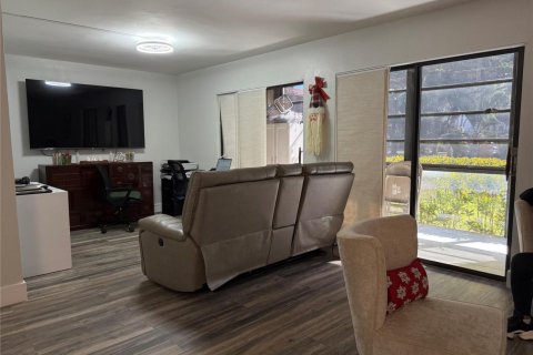 Купить кондоминиум в Тамарак, Флорида 3 комнаты, 108.05м2, № 2084107 - фото 9