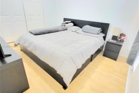 Снять в аренду таунхаус в Майами-Лейкс, Флорида 3 спальни, 187.2м2, № 1798850 - фото 18