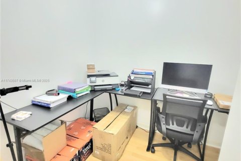 Снять в аренду таунхаус в Майами-Лейкс, Флорида 3 спальни, 187.2м2, № 1798850 - фото 20