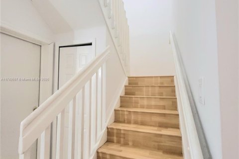 Снять в аренду таунхаус в Майами-Лейкс, Флорида 3 спальни, 187.2м2, № 1798850 - фото 10