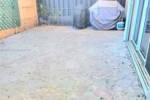 Снять в аренду таунхаус в Майами-Лейкс, Флорида 3 спальни, 187.2м2, № 1798850 - фото 23