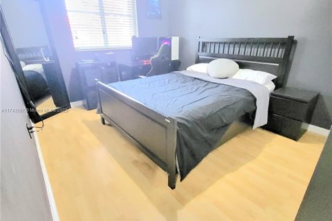 Снять в аренду таунхаус в Майами-Лейкс, Флорида 3 спальни, 187.2м2, № 1798850 - фото 21