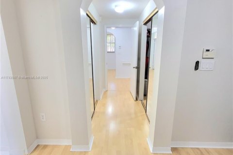 Снять в аренду таунхаус в Майами-Лейкс, Флорида 3 спальни, 187.2м2, № 1798850 - фото 13