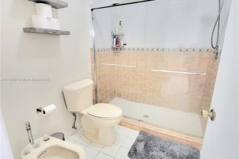 Снять в аренду таунхаус в Майами-Лейкс, Флорида 3 спальни, 187.2м2, № 1798850 - фото 17