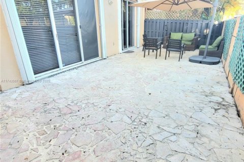 Снять в аренду таунхаус в Майами-Лейкс, Флорида 3 спальни, 187.2м2, № 1798850 - фото 22