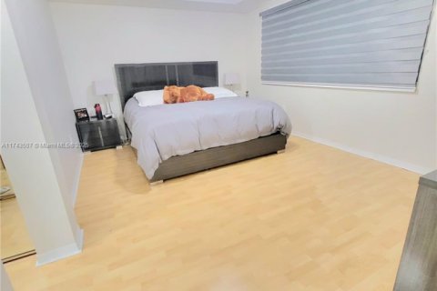 Снять в аренду таунхаус в Майами-Лейкс, Флорида 3 спальни, 187.2м2, № 1798850 - фото 11