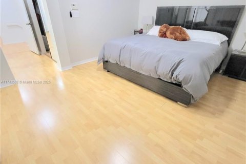 Снять в аренду таунхаус в Майами-Лейкс, Флорида 3 спальни, 187.2м2, № 1798850 - фото 12