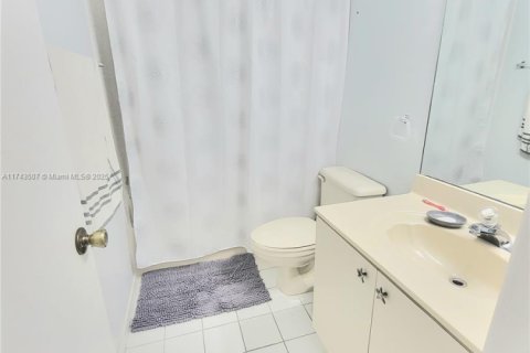 Снять в аренду таунхаус в Майами-Лейкс, Флорида 3 спальни, 187.2м2, № 1798850 - фото 19