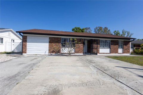 Casa en venta en Brandon, Florida, 4 dormitorios, 157.93 m2 № 1603243 - foto 1