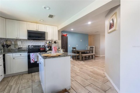Casa en venta en Brandon, Florida, 4 dormitorios, 157.93 m2 № 1603243 - foto 5