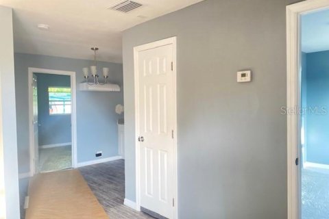 Apartment in Zephyrhills, Florida 3 bedrooms, 95.6 sq.m. № 2091531 - photo 9