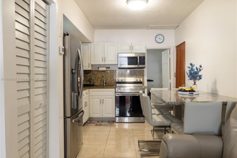 Propiedad comercial en venta en Miami, Florida, 195 m2 № 1939251 - foto 4